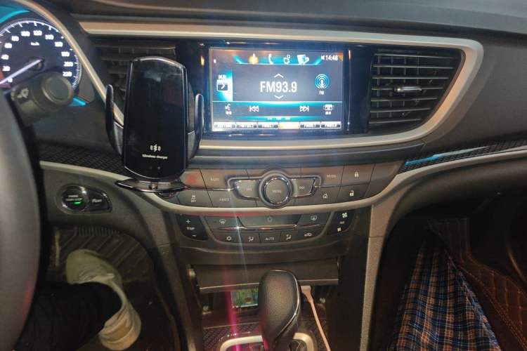 Used Buick GT 2016 15N Automatic Luxury Edition Audio And AC Panel