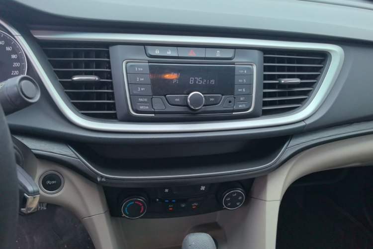 Used Buick GT 2016 15N Automatic Elite Edition Audio And AC Panel