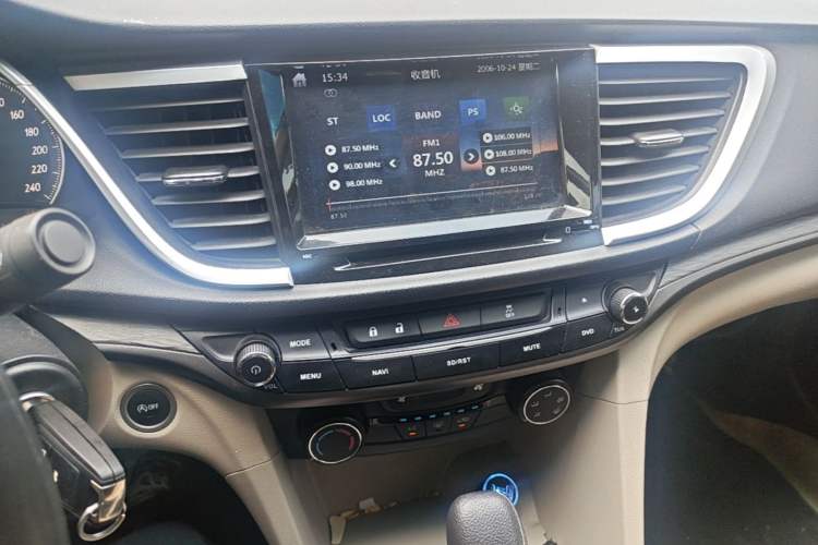 Used Buick GT 2016 15N Automatic Elite Edition Audio And AC Panel