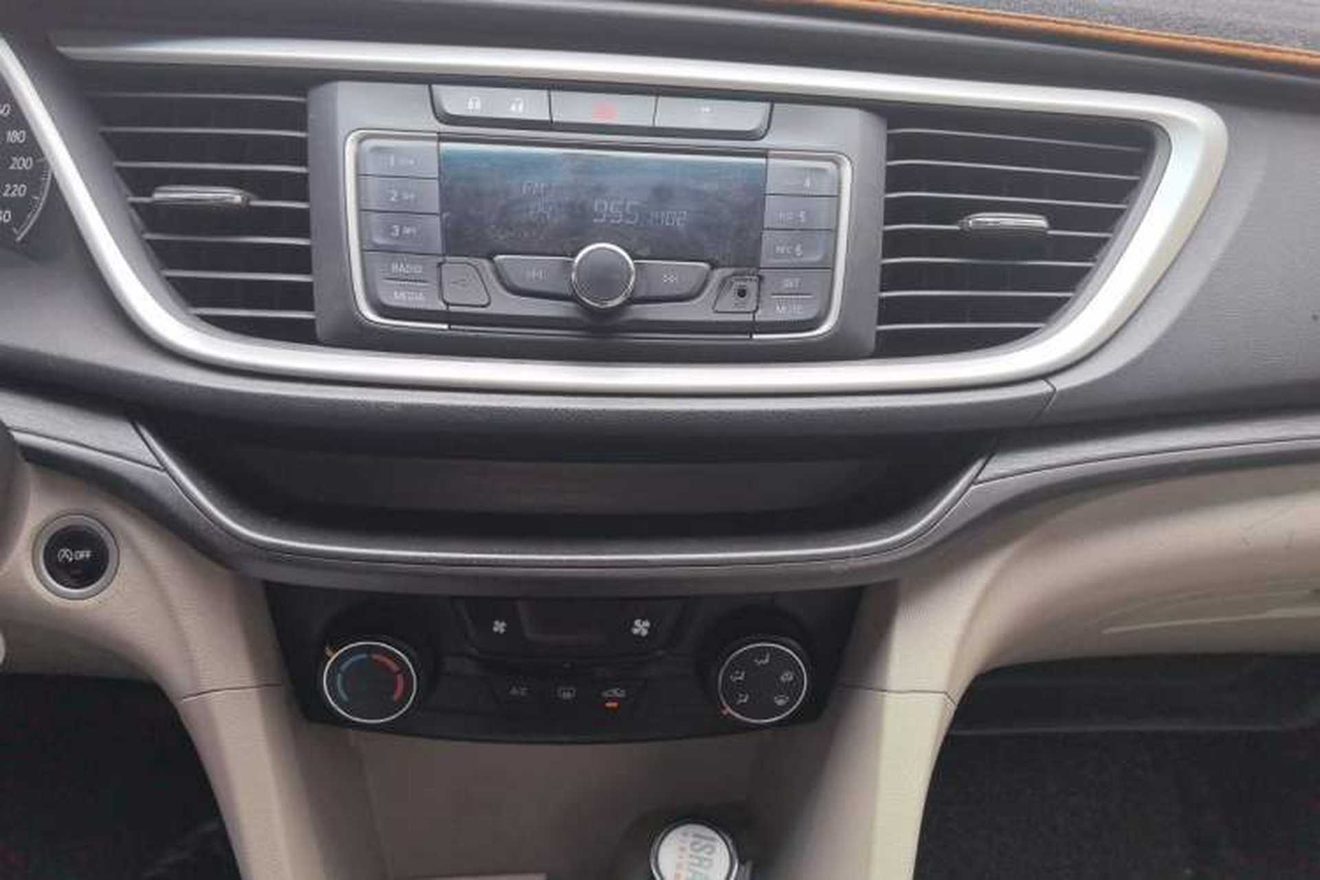 Used Buick GT 2016 15N Manual Elite Edition Audio And AC Panel