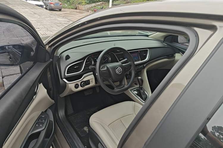 Used Buick GT 2016 15N Automatic Elite Edition Driver Seat