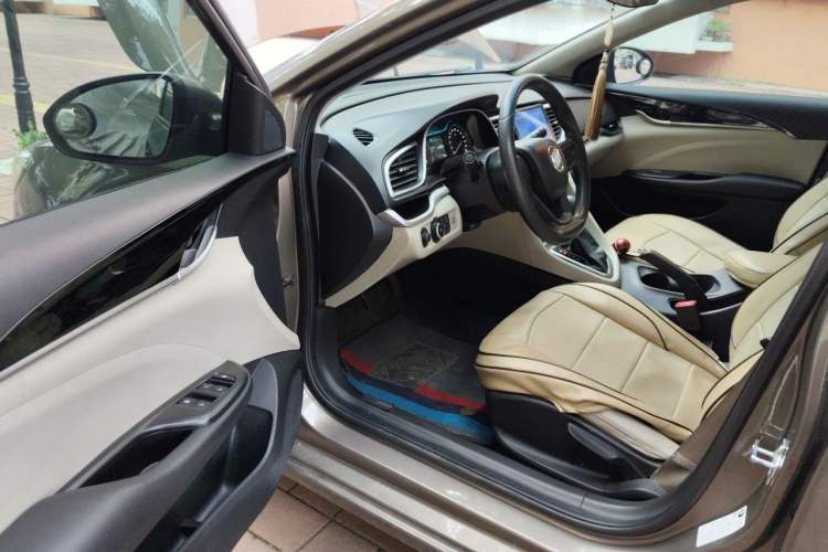 Used Buick GT 2016 15N Automatic Elite Edition Driver Seat