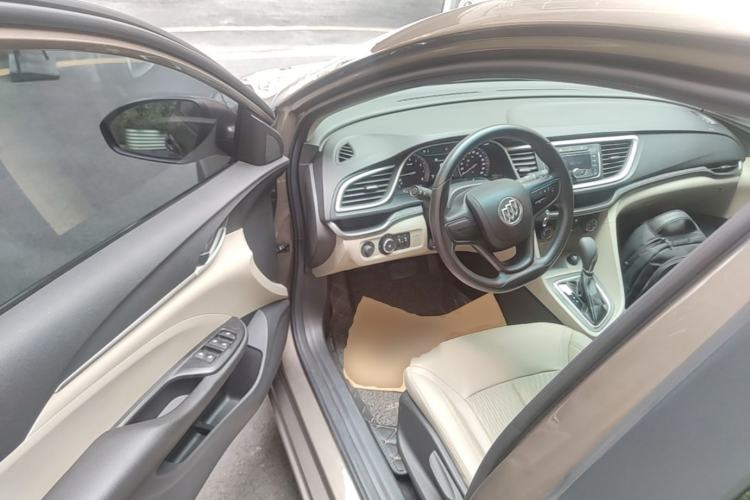 Used Buick GT 2016 15N Automatic Elite Edition Driver Seat