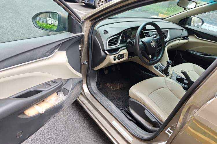Used Buick GT 2016 15N Manual Elite Edition Driver Seat