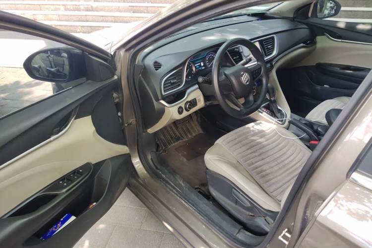Used Buick GT 2016 15N Automatic Elite Edition Driver Seat