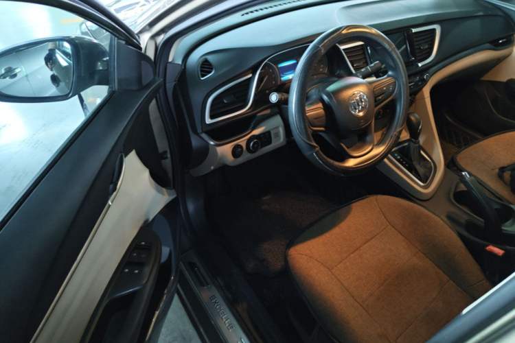 Used Buick GT 2016 15N Automatic Elite Edition Driver Seat