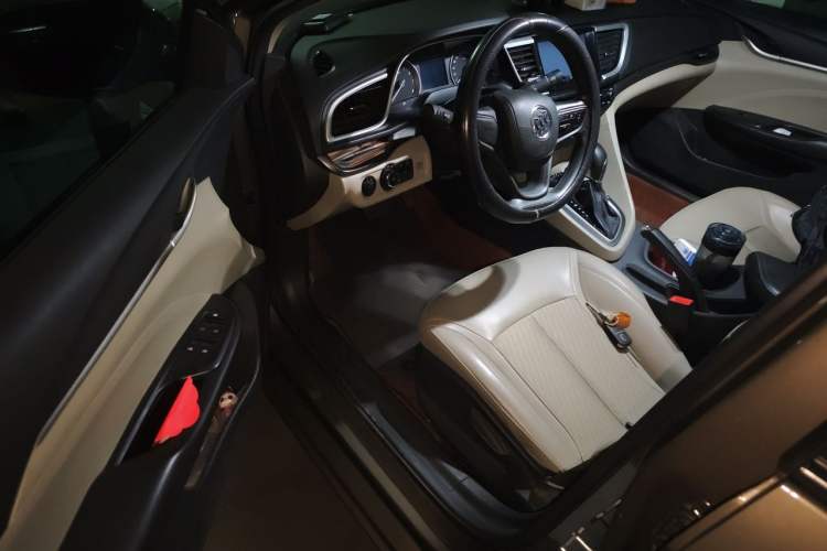 Used Buick GT 2016 15N Automatic Elite Edition Driver Seat