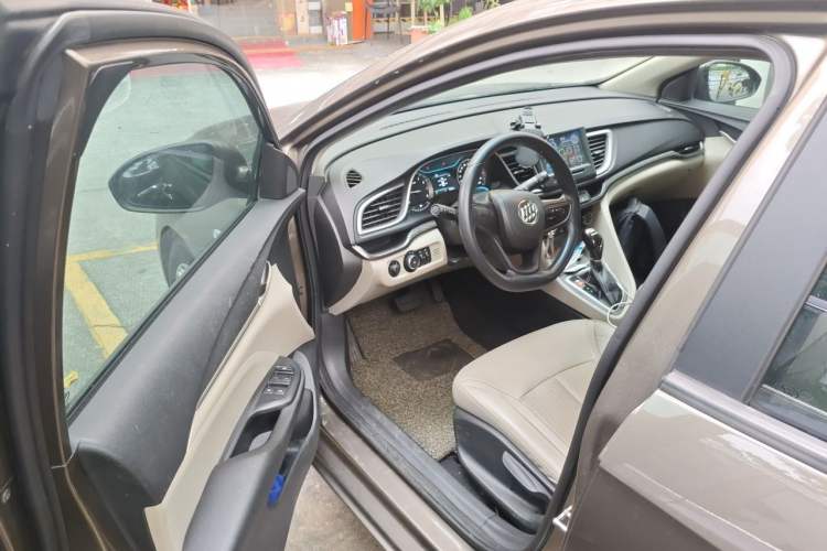 Used Buick GT 2016 15N Automatic Elite Edition Driver Seat