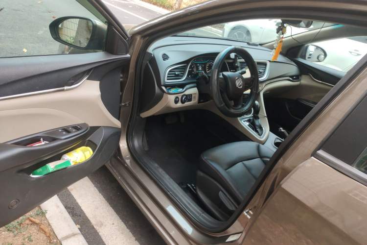 Used Buick GT 2016 15N Automatic Elite Edition Driver Seat