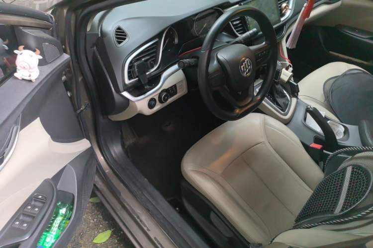 Used Buick GT 2016 15N Automatic Elite Edition Driver Seat