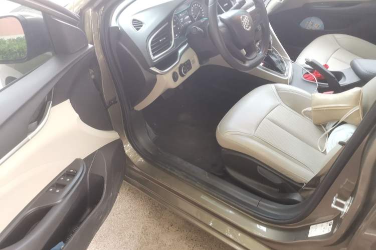 Used Buick GT 2016 15N Automatic Elite Edition Driver Seat