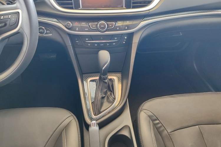 Used Buick GT 2016 15N Automatic Luxury Edition Gear Lever