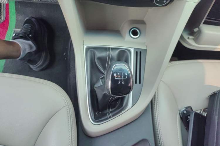 Used Buick GT 2016 15N Manual Entry-Level Trim Gear Lever