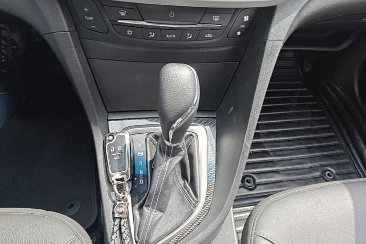 Used Buick GT 2016 15N Automatic Luxury Edition Gear Lever