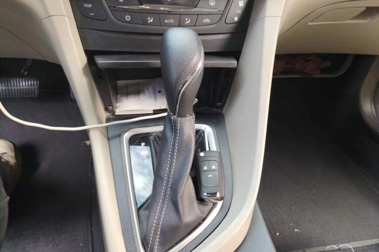 Used Buick GT 2016 15N Automatic Luxury Edition Gear Lever