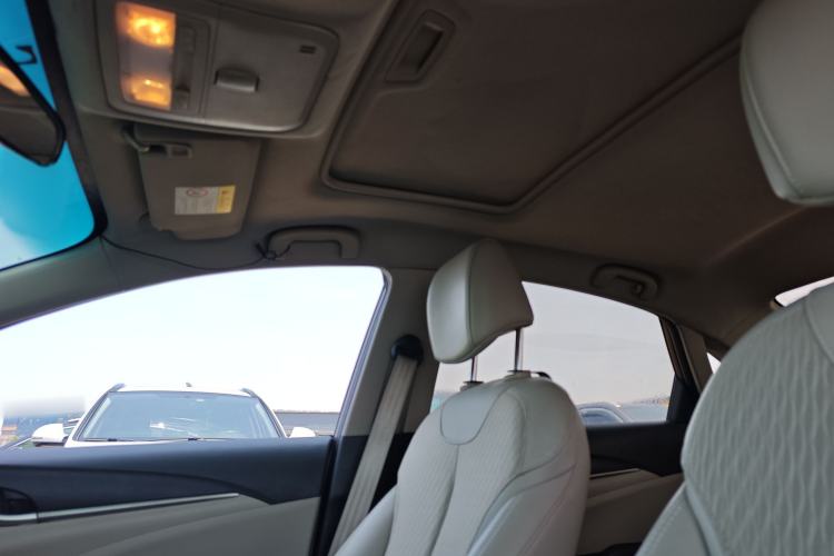 Used Buick GT 2016 15N Automatic Elite Edition Interior 10