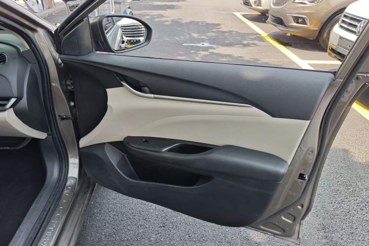 Used Buick GT 2016 15N Automatic Elite Edition Interior 2