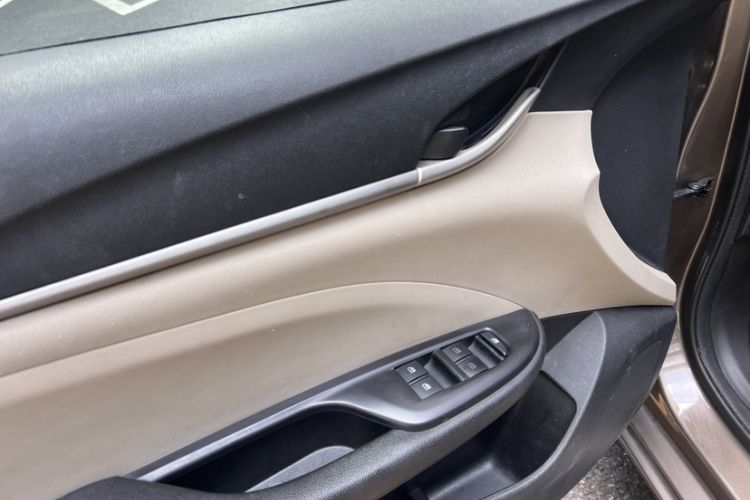 Used Buick GT 2016 15N Automatic Entry-Level Trim Interior 6