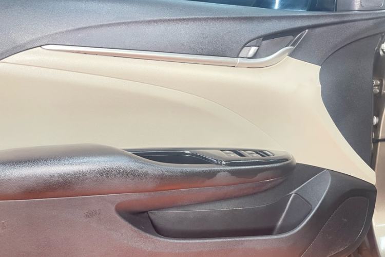 Used Buick GT 2016 15N Automatic Elite Edition Interior 8