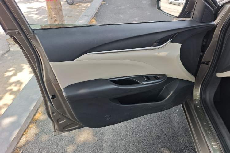 Used Buick GT 2016 15N Automatic Elite Edition Interior 9