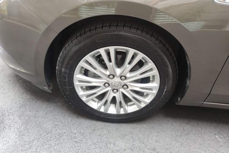Used Buick GT 2016 15N Automatic Elite Edition Left Front Wheel Hub