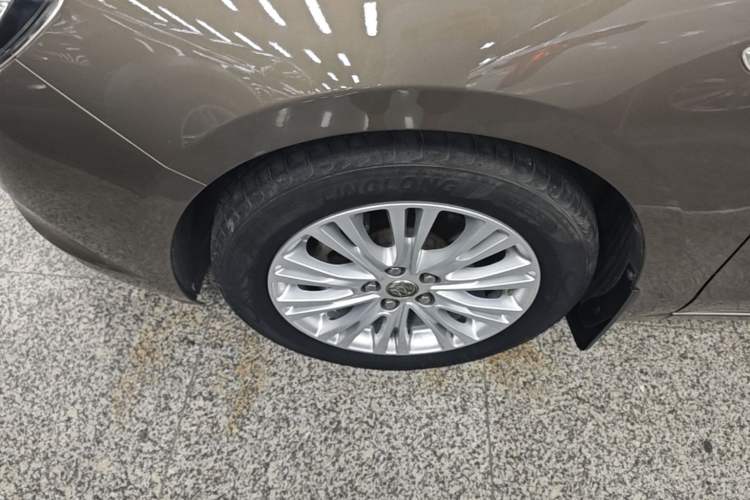 Used Buick GT 2016 15N Automatic Elite Edition Left Front Wheel Hub