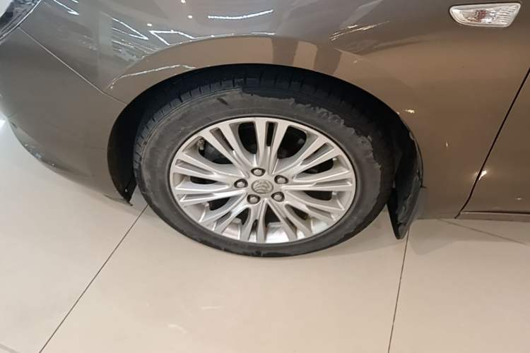 Used Buick GT 2016 15N Automatic Elite Edition Left Front Wheel Hub