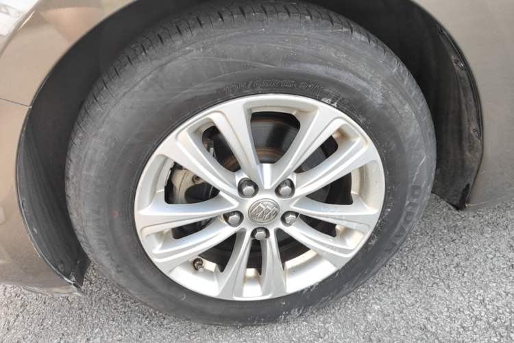 Used Buick GT 2016 15N Automatic Entry-Level Trim Left Front Wheel Hub