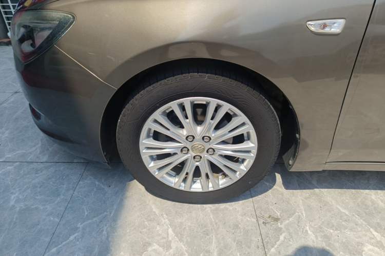 Used Buick GT 2016 15N Automatic Luxury Edition Left Front Wheel Hub