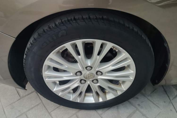 Used Buick GT 2016 15N Automatic Elite Edition Left Front Wheel Hub