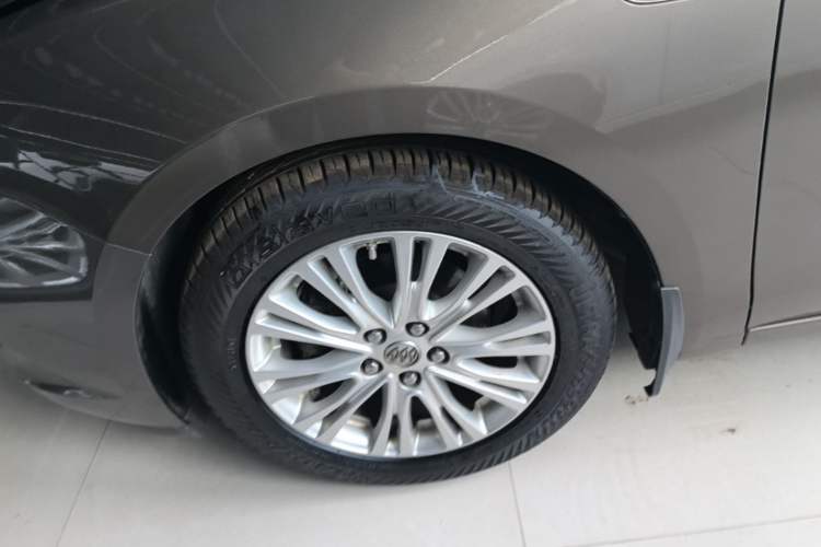 Used Buick GT 2016 15N Automatic Elite Edition Left Front Wheel Hub