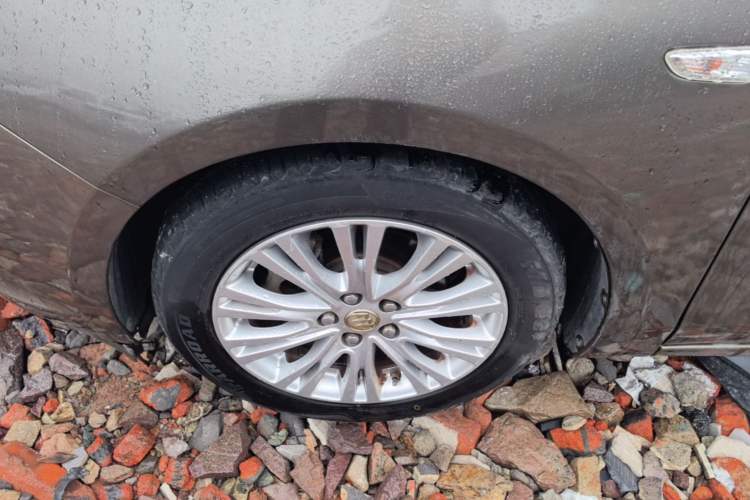 Used Buick GT 2016 15N Automatic Elite Edition Left Front Wheel Hub