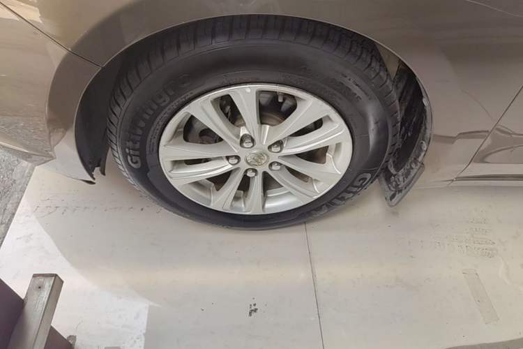 Used Buick GT 2016 15N Automatic Entry-Level Trim Left Front Wheel Hub