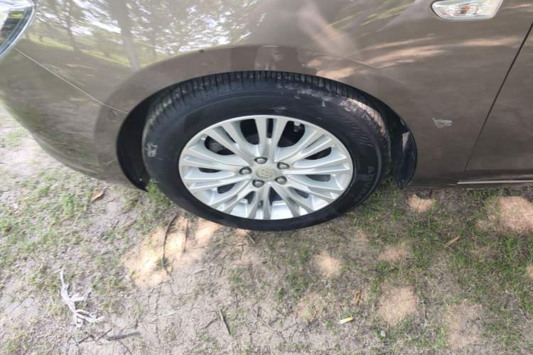 Used Buick GT 2016 15N Manual Elite Edition Left Front Wheel Hub