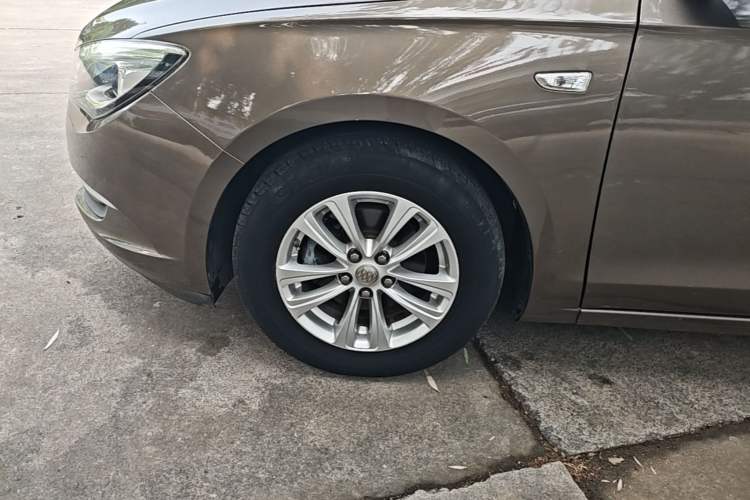 Used Buick GT 2016 15N Automatic Entry-Level Trim Left Front Wheel Hub