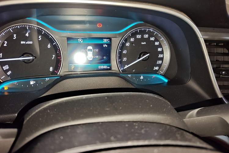 Used Buick GT 2016 15N Automatic Luxury Edition Odometer Close Up