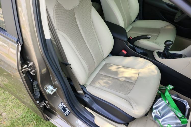 Used Buick GT 2016 15N Manual Elite Edition Right Front Seat