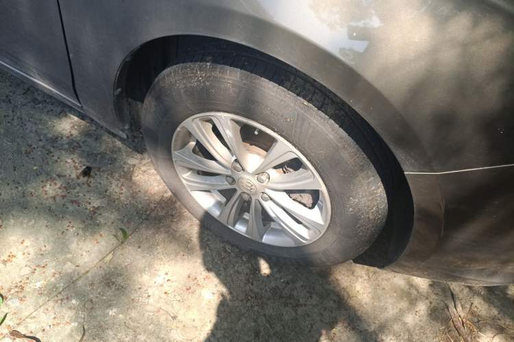 Used Buick GT 2016 15N Automatic Entry-Level Trim Right Front Wheel Hub
