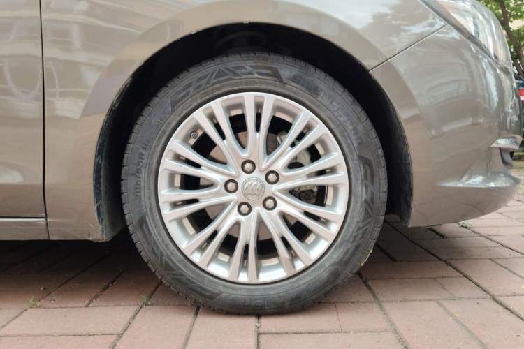 Used Buick GT 2016 15N Automatic Elite Edition Right Front Wheel Hub