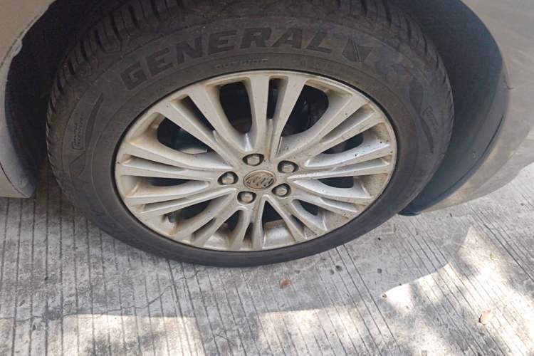 Used Buick GT 2016 15N Automatic Elite Edition Right Front Wheel Hub
