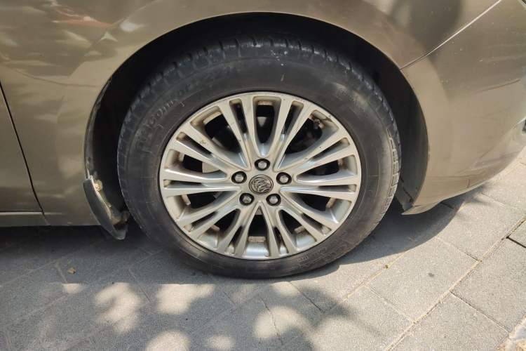 Used Buick GT 2016 15N Automatic Elite Edition Right Front Wheel Hub