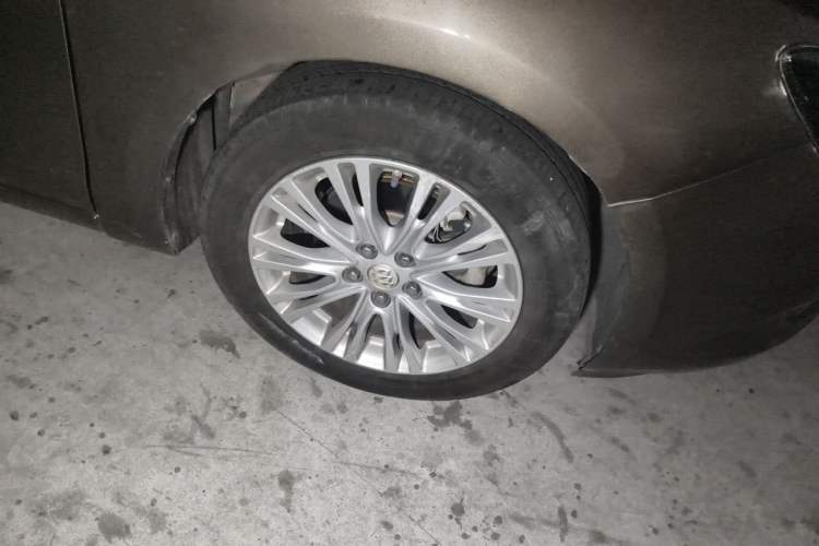 Used Buick GT 2016 15N Manual Elite Edition Right Front Wheel Hub