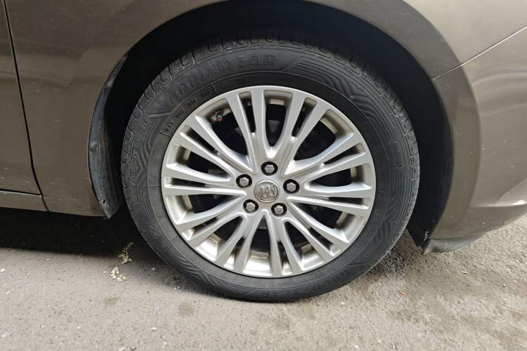 Used Buick GT 2016 15N Manual Elite Edition Right Front Wheel Hub