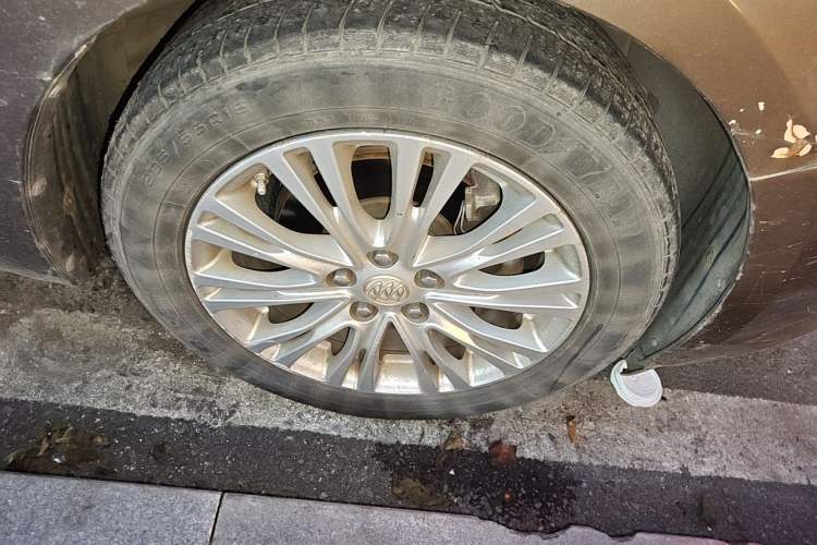 Used Buick GT 2016 15N Automatic Luxury Edition Right Front Wheel Hub