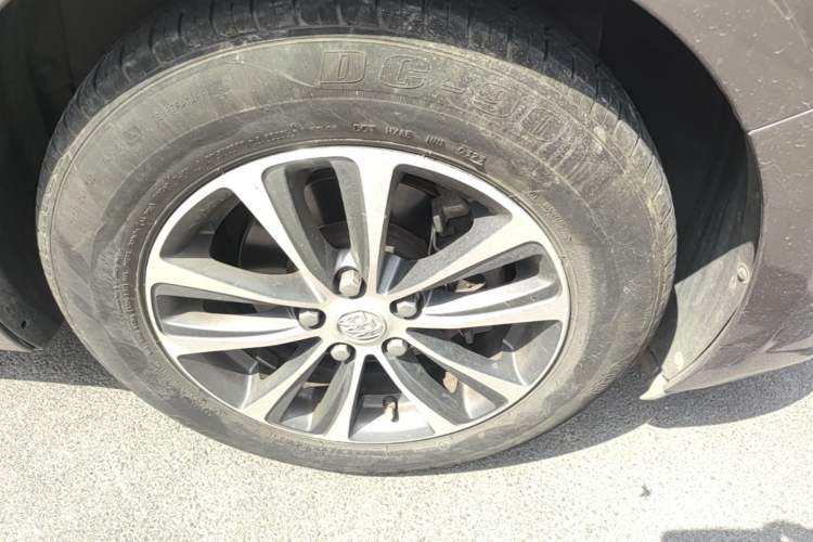 Used Buick GT 2016 15N Manual Entry-Level Trim Right Front Wheel Hub