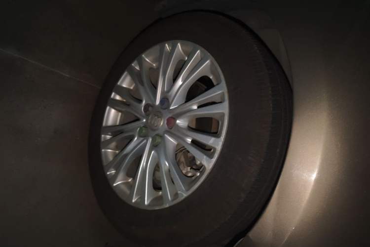 Used Buick GT 2016 15N Automatic Elite Edition Right Front Wheel Hub
