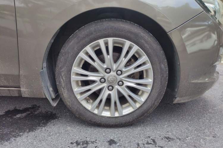 Used Buick GT 2016 15N Automatic Elite Edition Right Front Wheel Hub