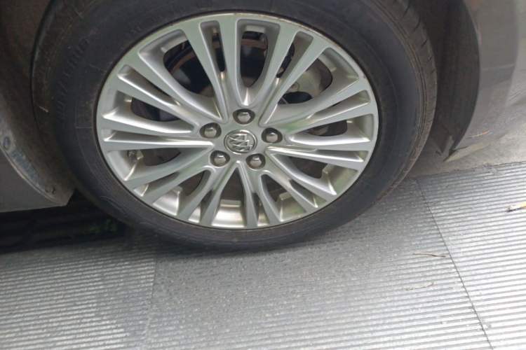 Used Buick GT 2016 15N Automatic Elite Edition Right Front Wheel Hub