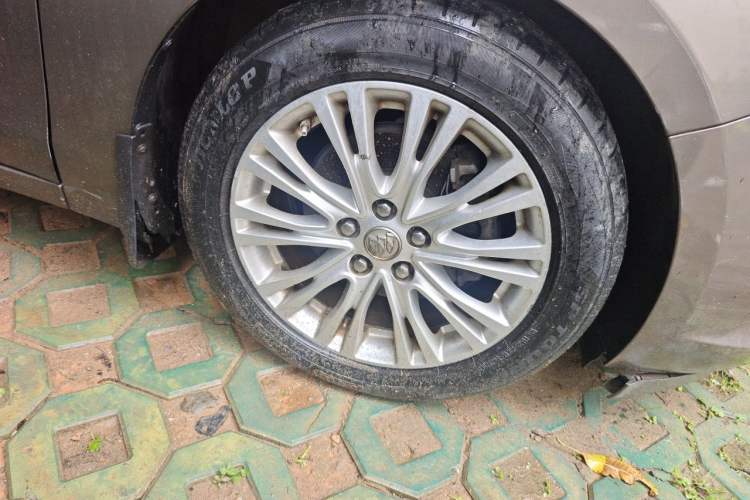 Used Buick GT 2016 15N Automatic Elite Edition Right Front Wheel Hub