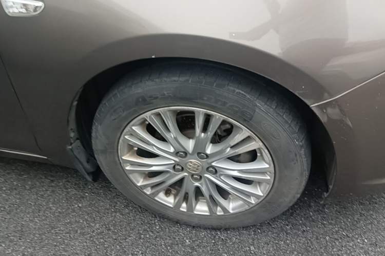 Used Buick GT 2016 15N Automatic Elite Edition Right Front Wheel Hub